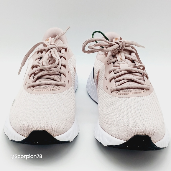 Nike Revolution 5 Streetwear/Running  Shoes Size 8.5 for Women - Picture 4 of 11